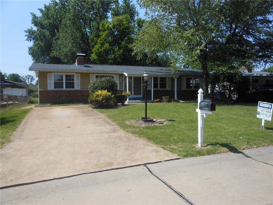 Open feel with vaulted ceilings. Main floor family room with brick wood burning  fireplace.  Bright kitchen with matching Kenmore appliances. 3 bedroom - 2 full baths on the main level. Freshly painted walls and ceilings on main floor.  Finished lower level with 2nd family room, rec room & office area- all featuring canned lighting & ceramic flooring.  Lower level full bath with tiled wall walk-in shower.  Wainscoting, chair rail, marble sills, hardwood floors and more.  Some thermal windows- tilt-in and sliders.
 Wood Burning Fireplace.  Large 27 x 15 stone patio and nice back yard.  New roof & electric panel 2017    Opportunity knocks- over 1300 Sq. Ft.