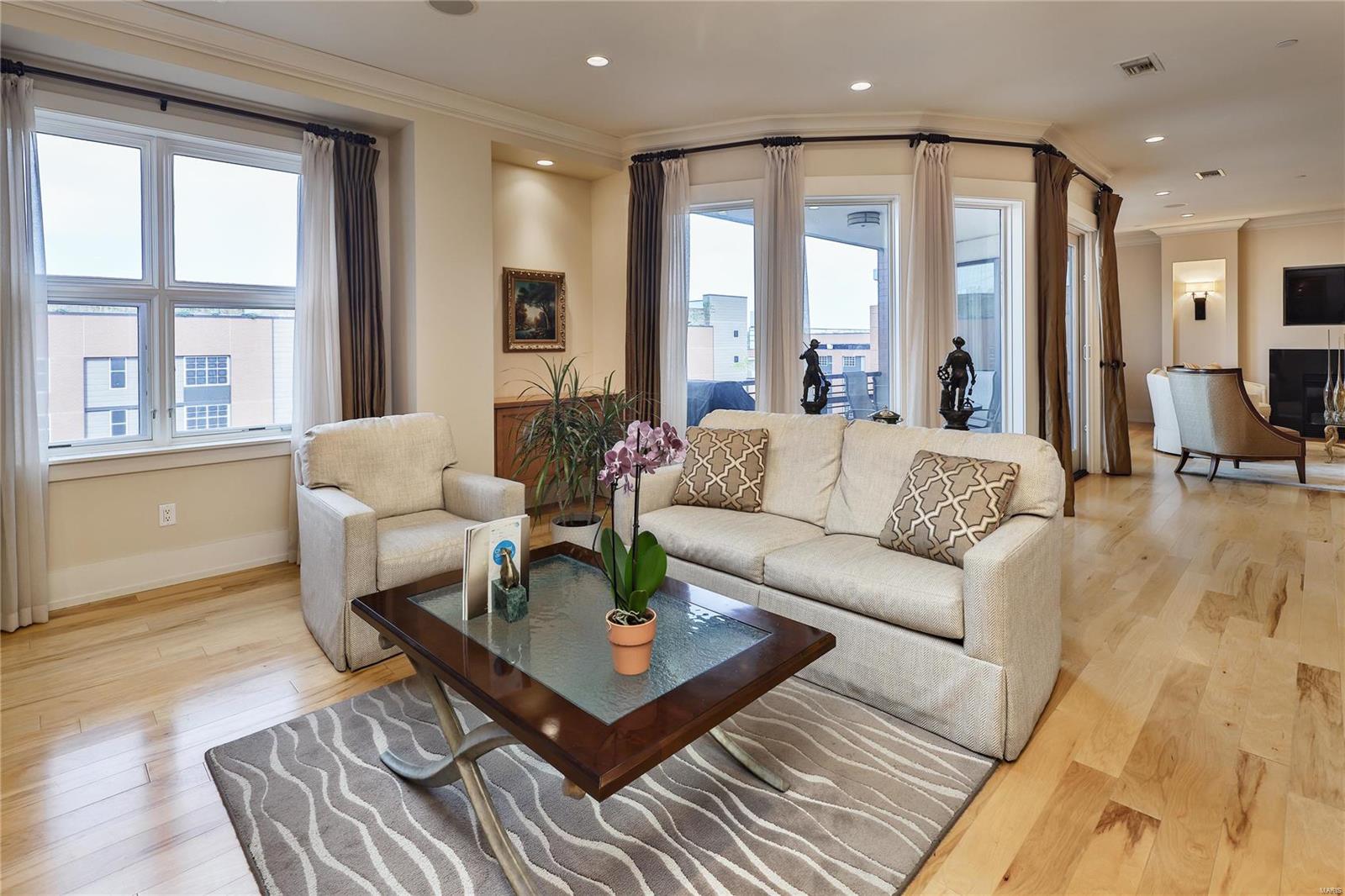 Crescent Condo - Residential