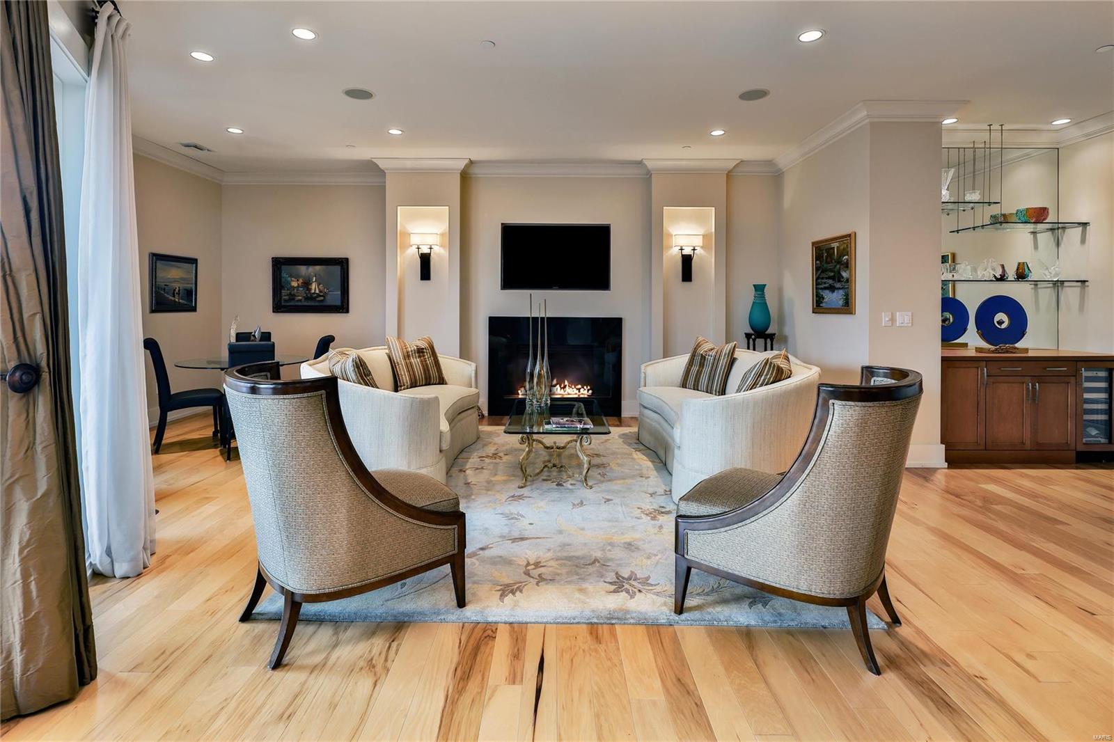 Crescent Condo - Residential