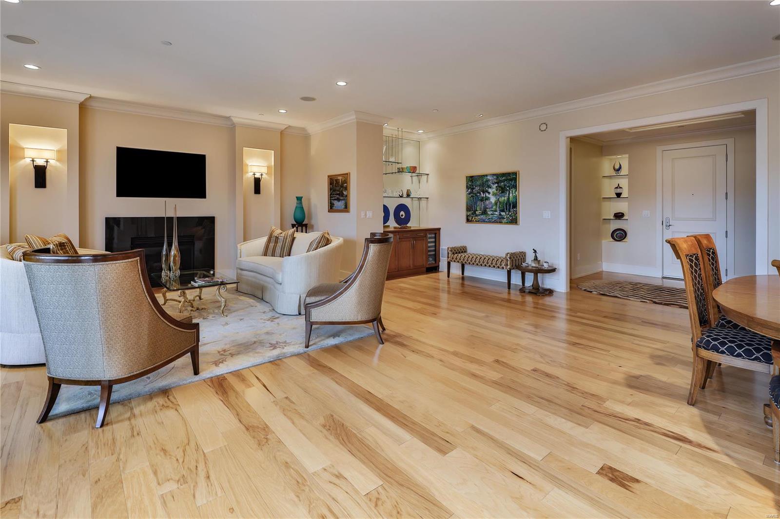 Crescent Condo - Residential