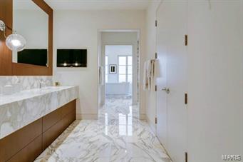 Plaza In Clayton A Condo The - Residential