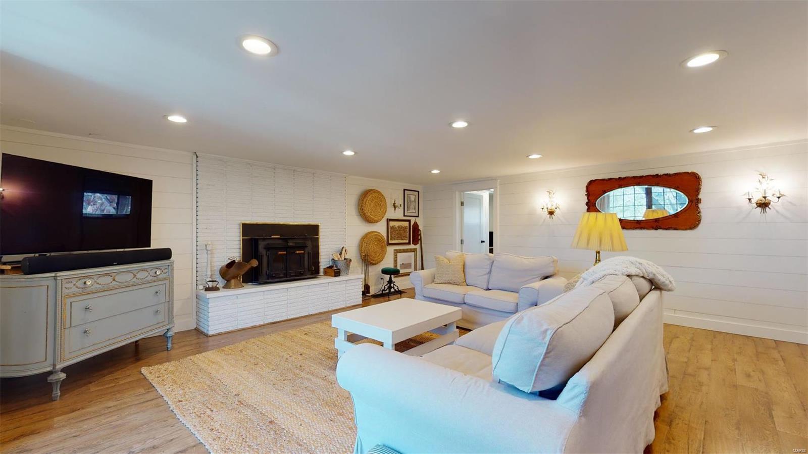 Char Bea Manor - Residential