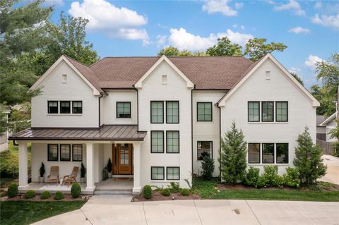 Photo of 755 N Woodlawn Avenue, Kirkwood, MO 63122 (MLS # 24041665)