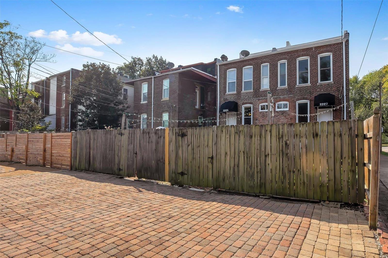 Arsenal Townhouses/Benton Park - Residential