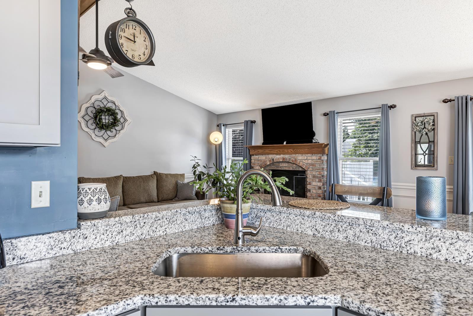 Country Crossing Manor - Residential