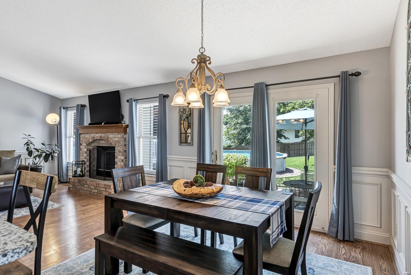 Country Crossing Manor - Residential