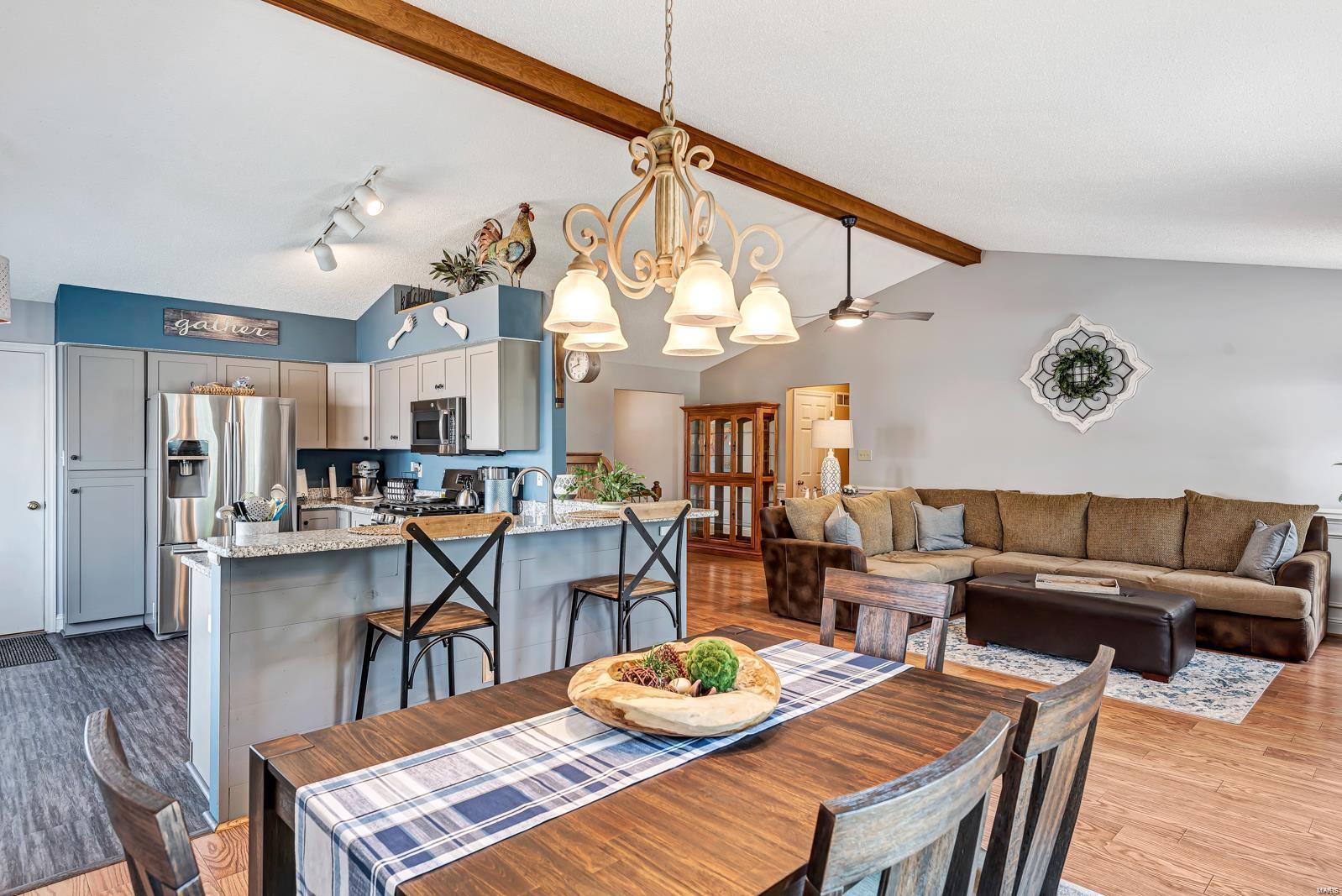 Country Crossing Manor - Residential