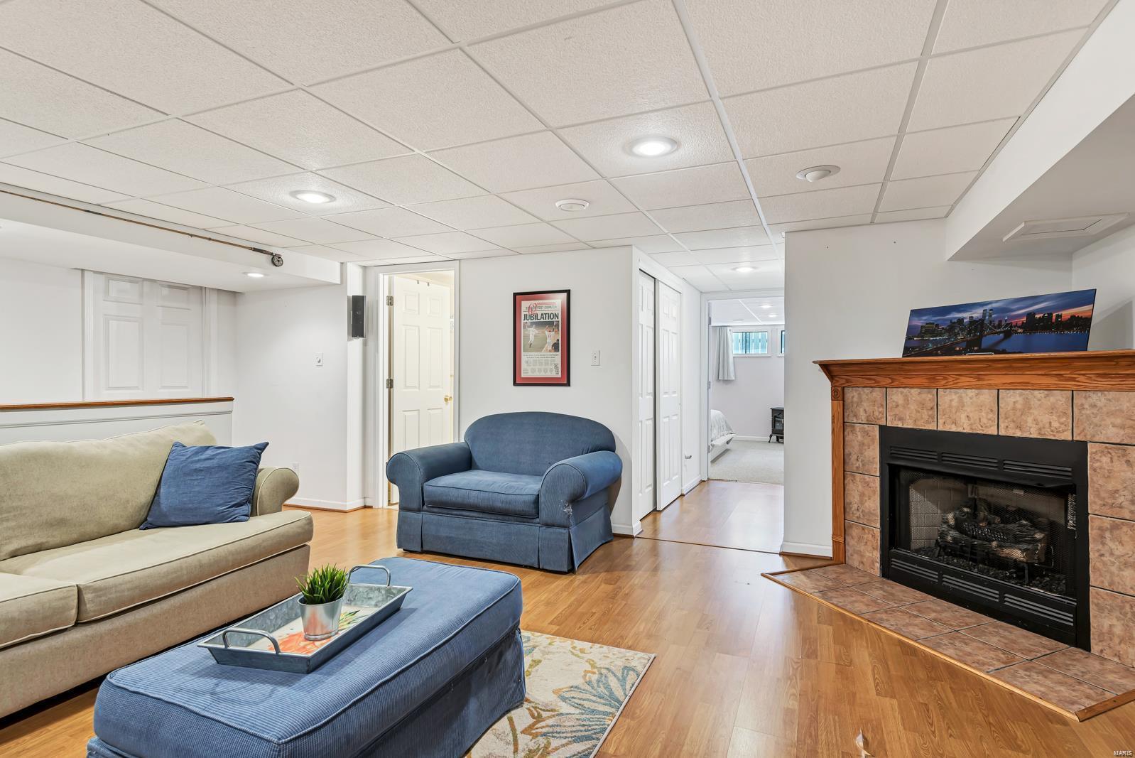 Country Crossing Manor - Residential