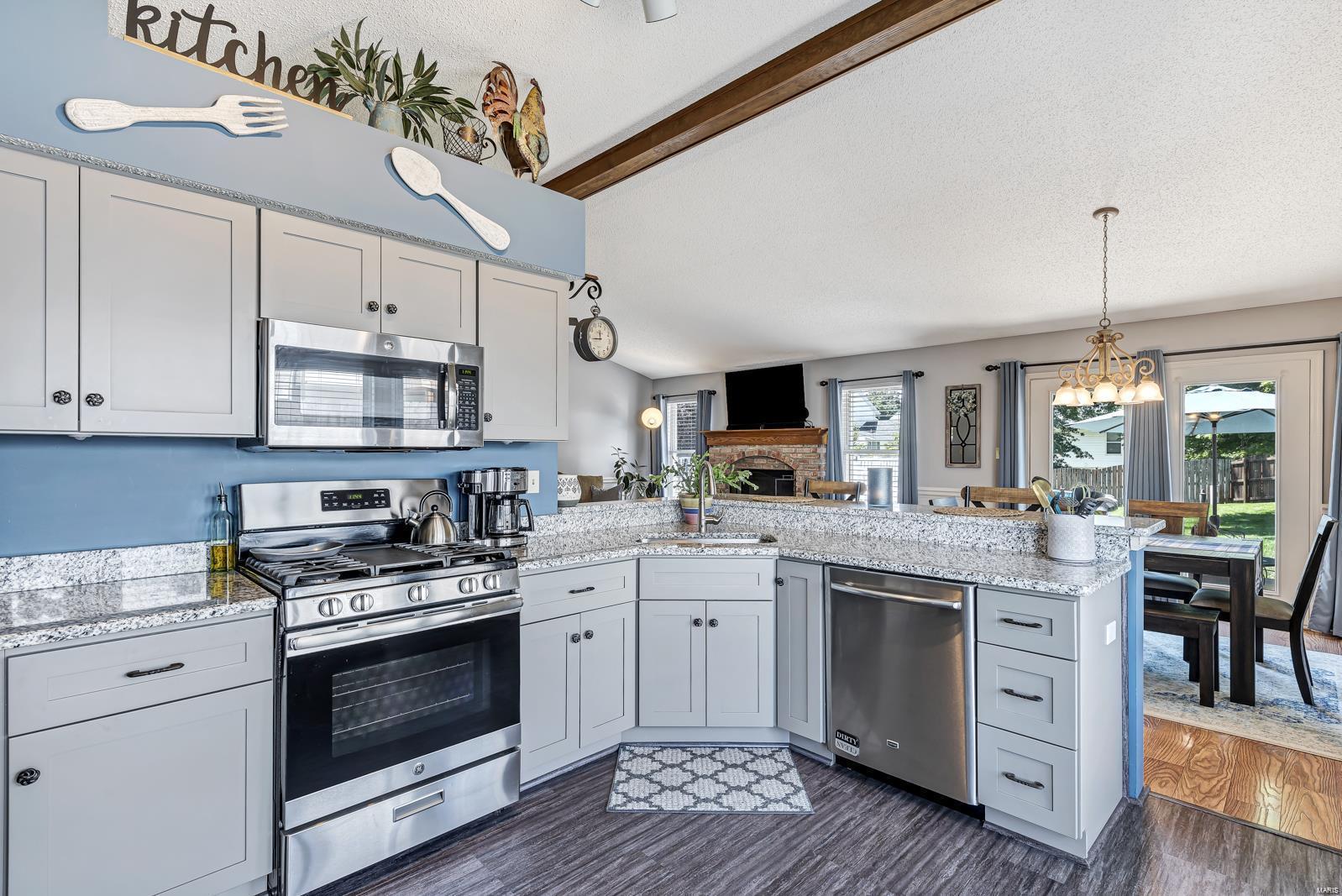 Country Crossing Manor - Residential