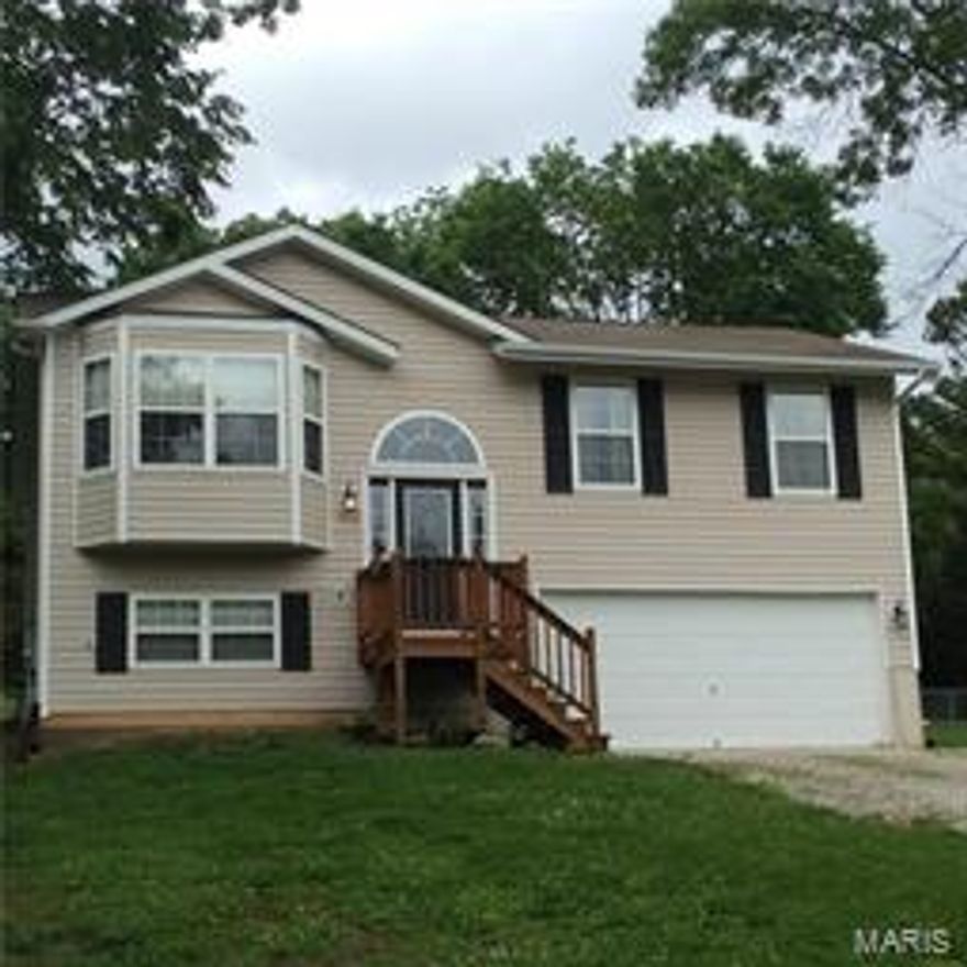 JUST LISTED IS THIS VERY CLEAN WELL MAINTAINED 3 BEDROOM 3 FULL BATH HOME! SITTING ON A BEAUTIFUL LARGE LOT THAT IS HARD TO COME BY!! You will feel right at home the minute you pull in the driveway. The main floor boost VAULTED CEILINGS in all the rooms! BAY WINDOWS in the living room and master bedroom! Large DECK off the kitchen that overlooks the beautiful back yard. OVERSIZED GARAGE. The lower level is finished with a family room, rec area and a full bath. The master bedroom features a full bath, vaulted ceilings and a bay window. Nothing to do here but move right in and enjoy! Great neighborhood!This will go fast so schedule your appointment today!