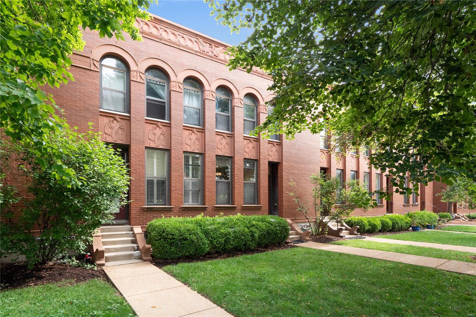 View St Louis, MO 63108 townhome