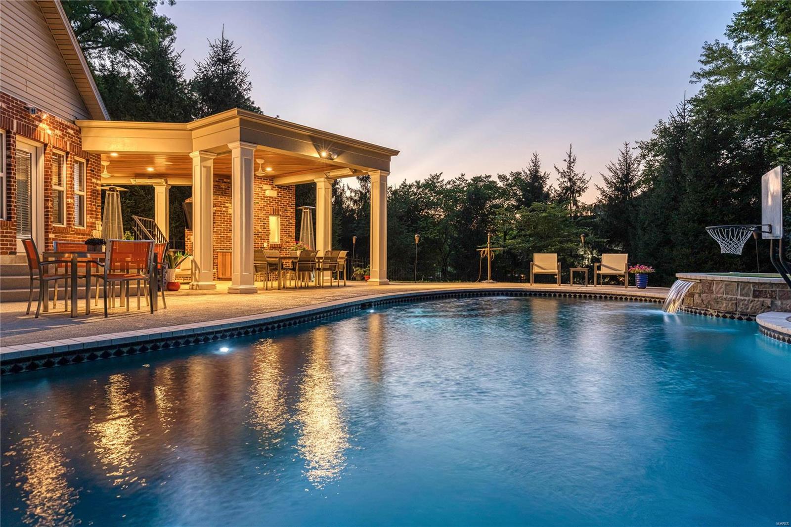 Town & Country Manor - Residential