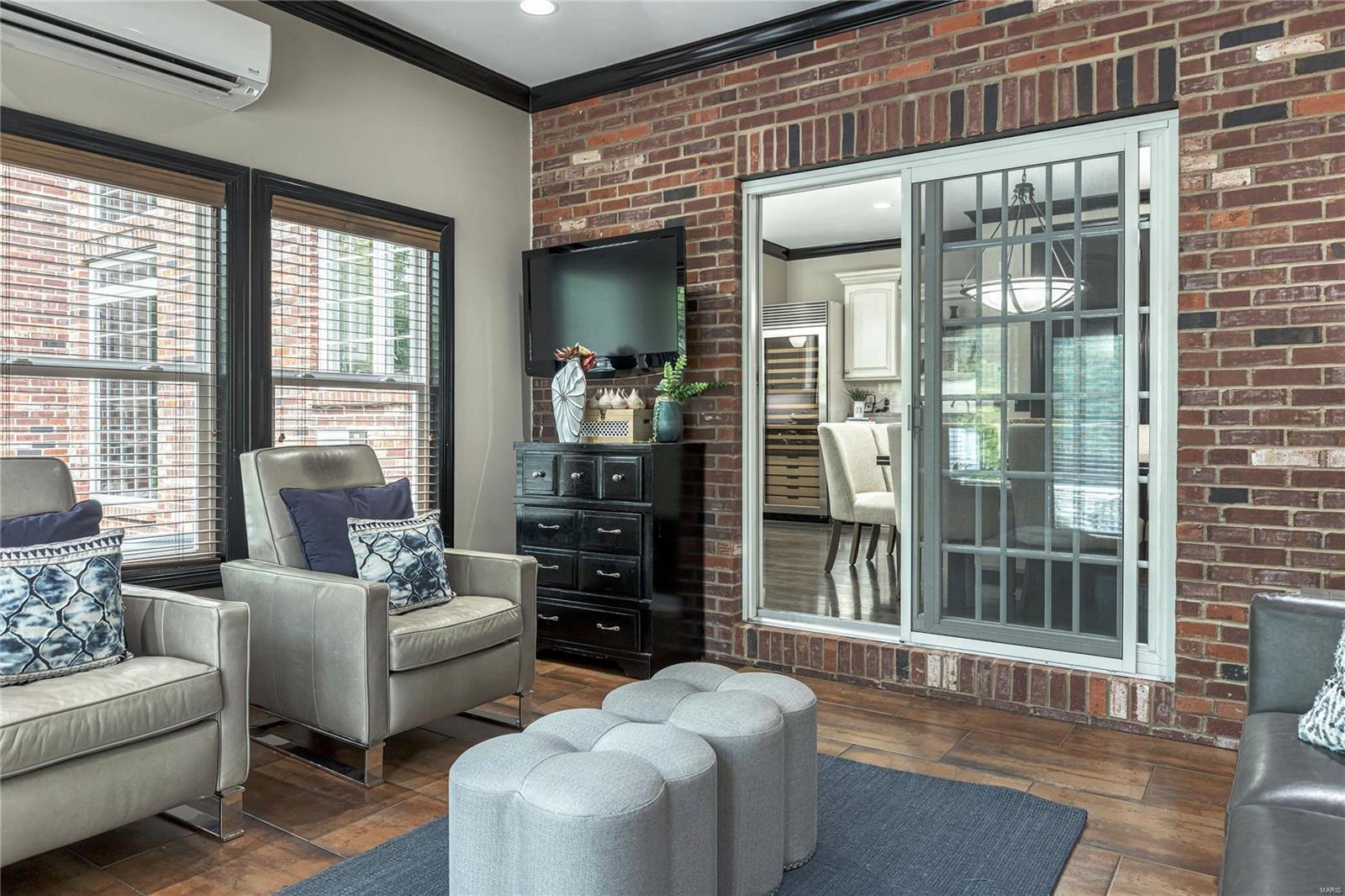 Town & Country Manor - Residential