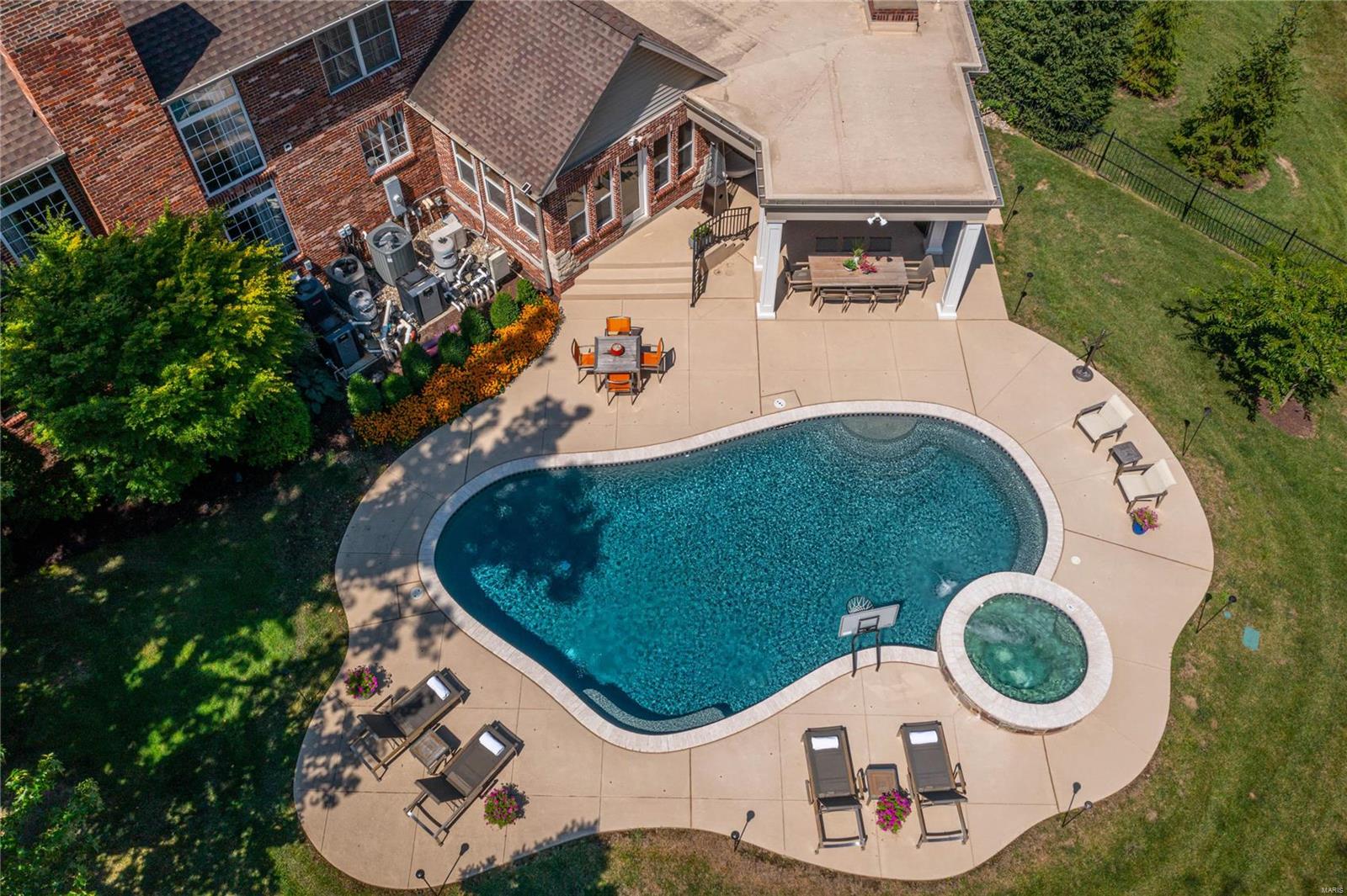 Town & Country Manor - Residential