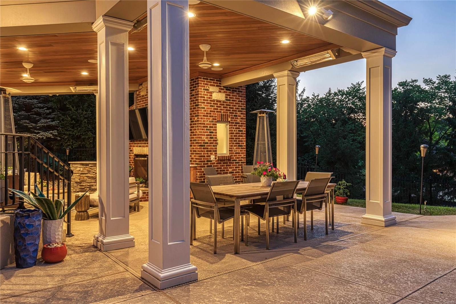 Town & Country Manor - Residential