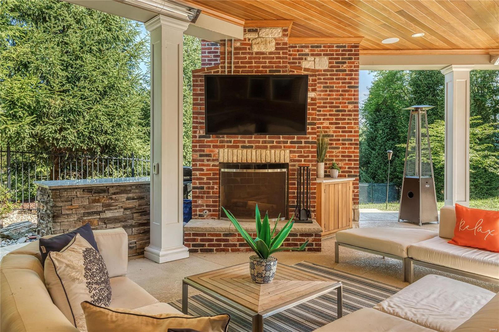 Town & Country Manor - Residential