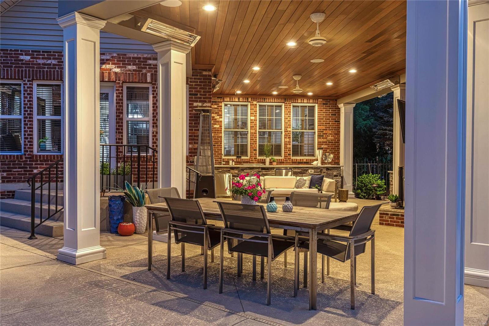 Town & Country Manor - Residential