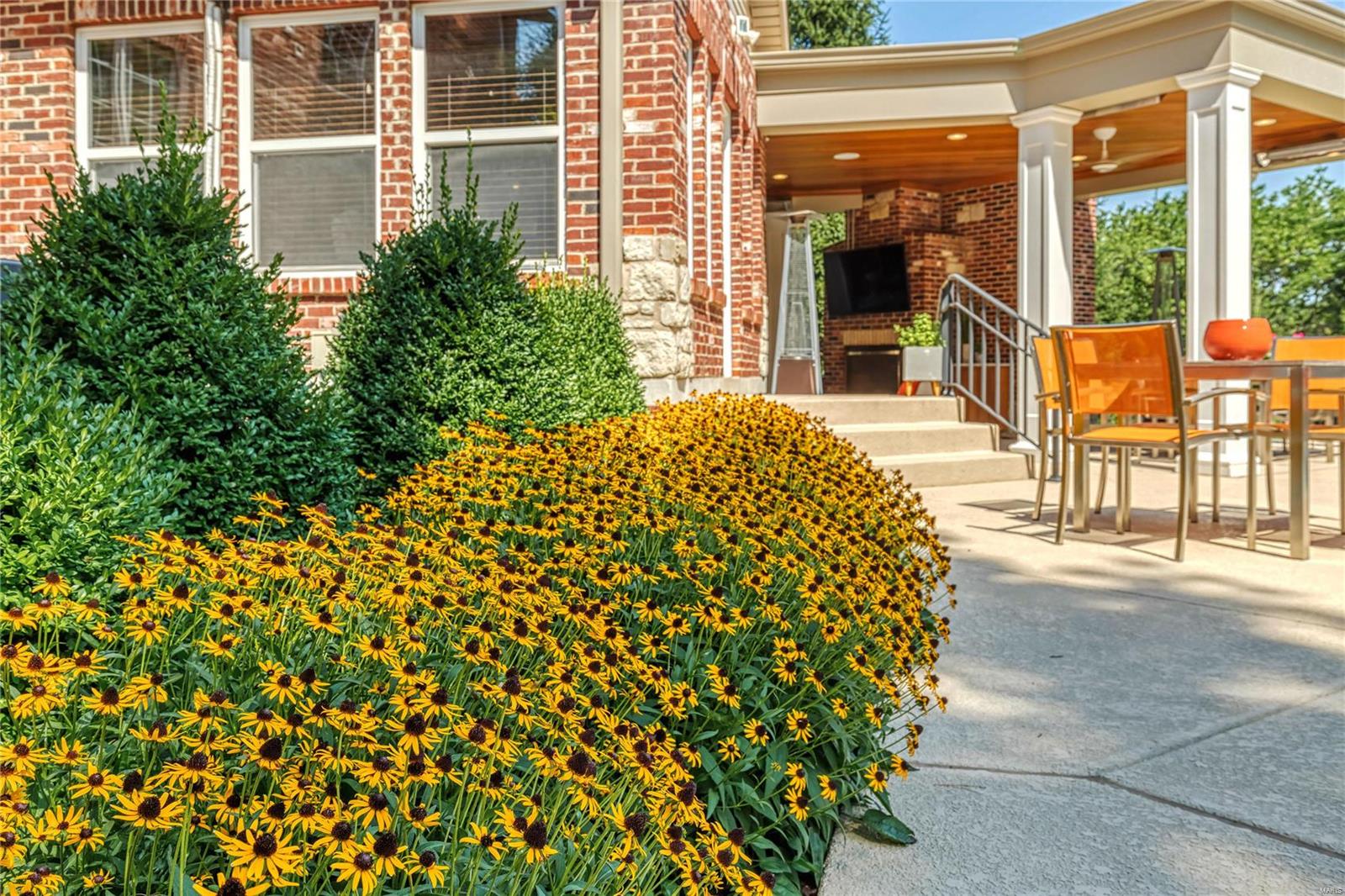 Town & Country Manor - Residential