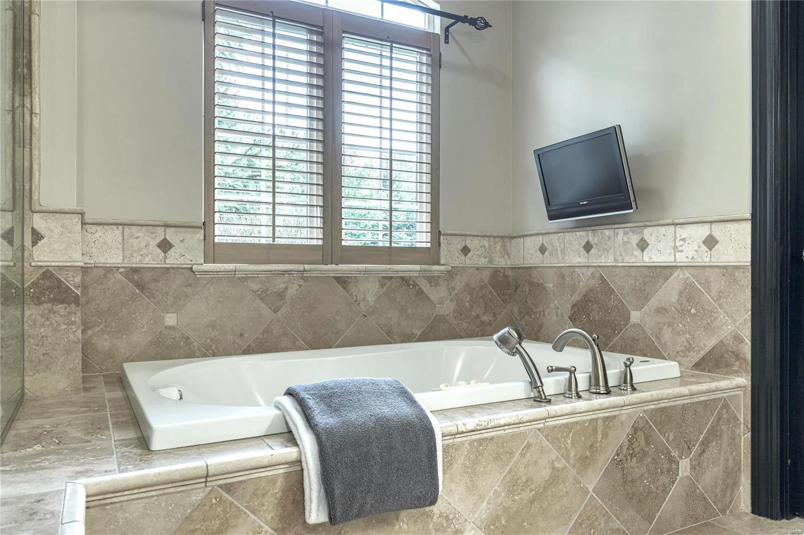 Town & Country Manor - Residential