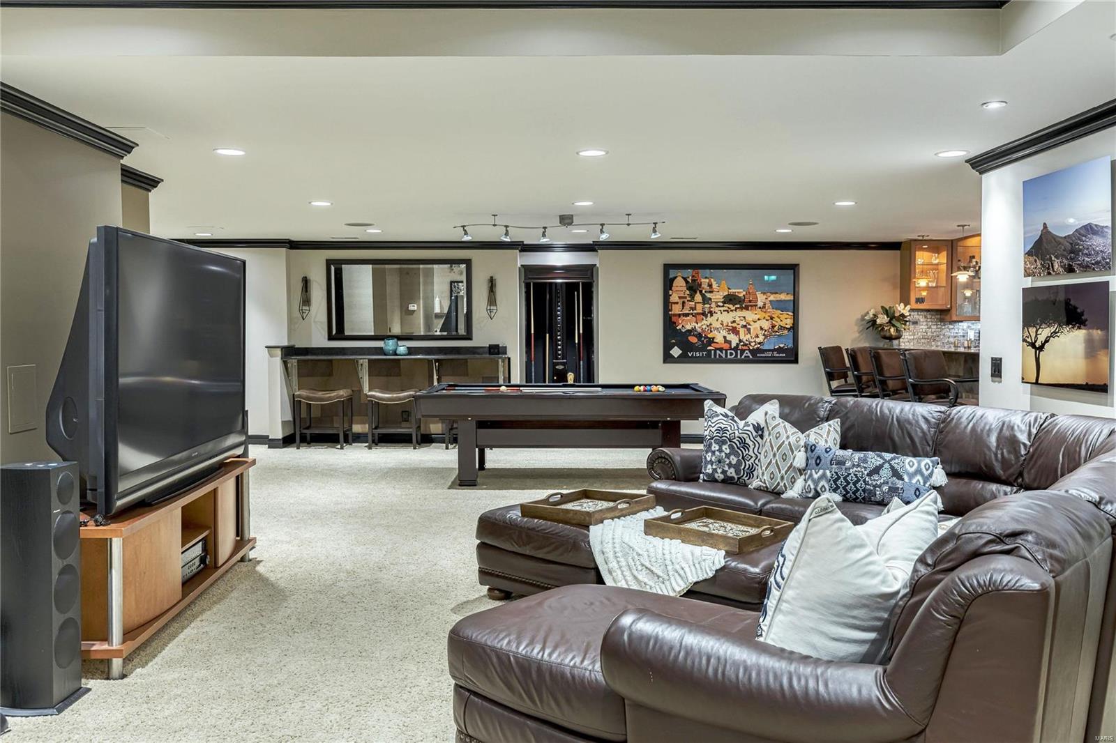 Town & Country Manor - Residential