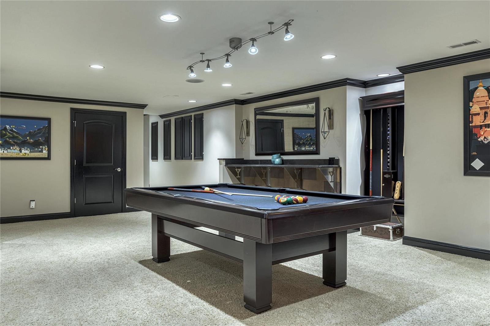 Town & Country Manor - Residential