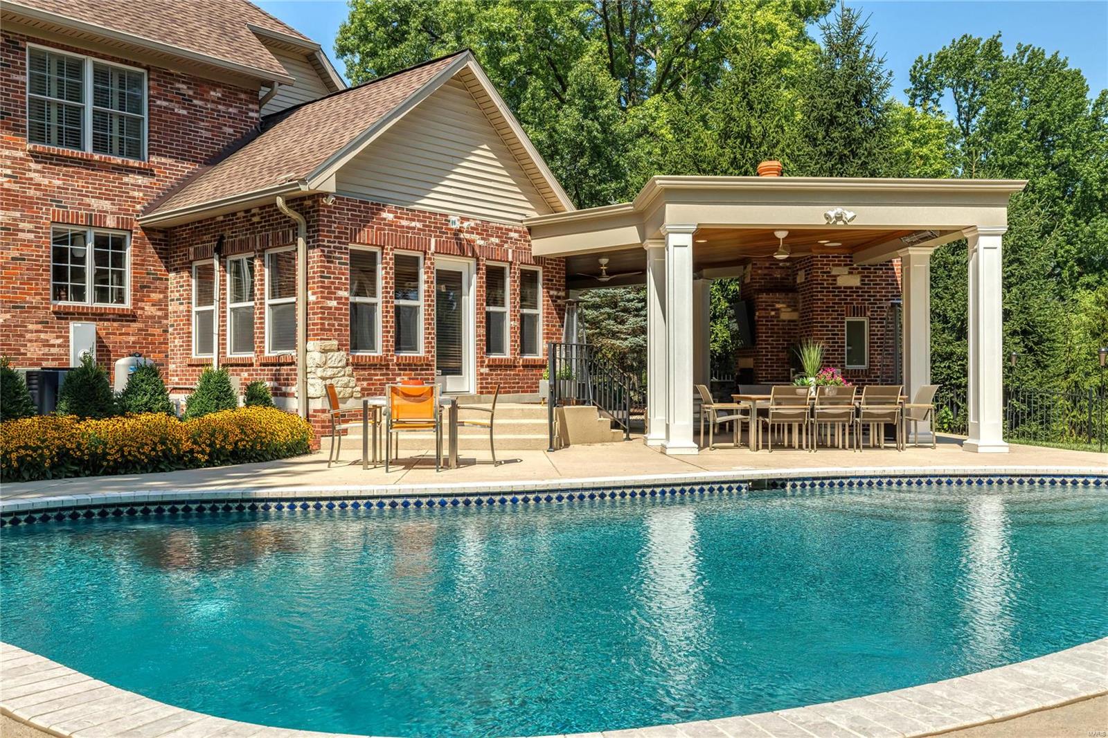 Town & Country Manor - Residential