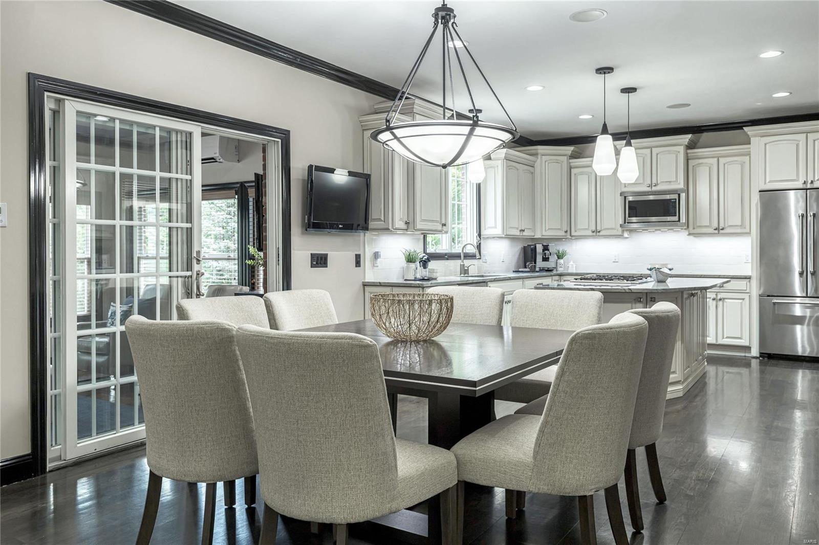 Town & Country Manor - Residential