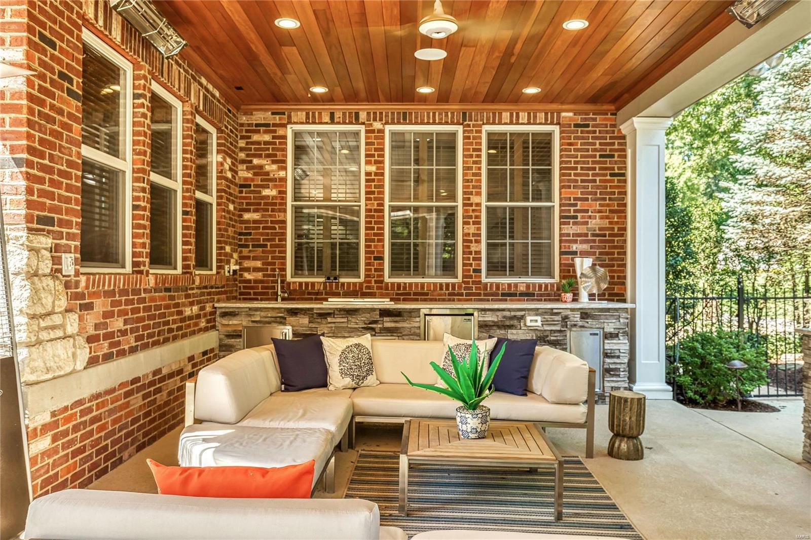 Town & Country Manor - Residential