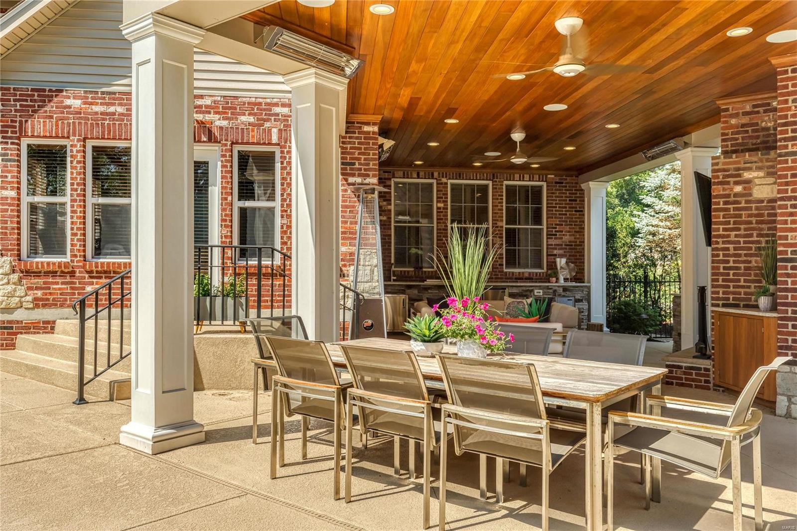 Town & Country Manor - Residential