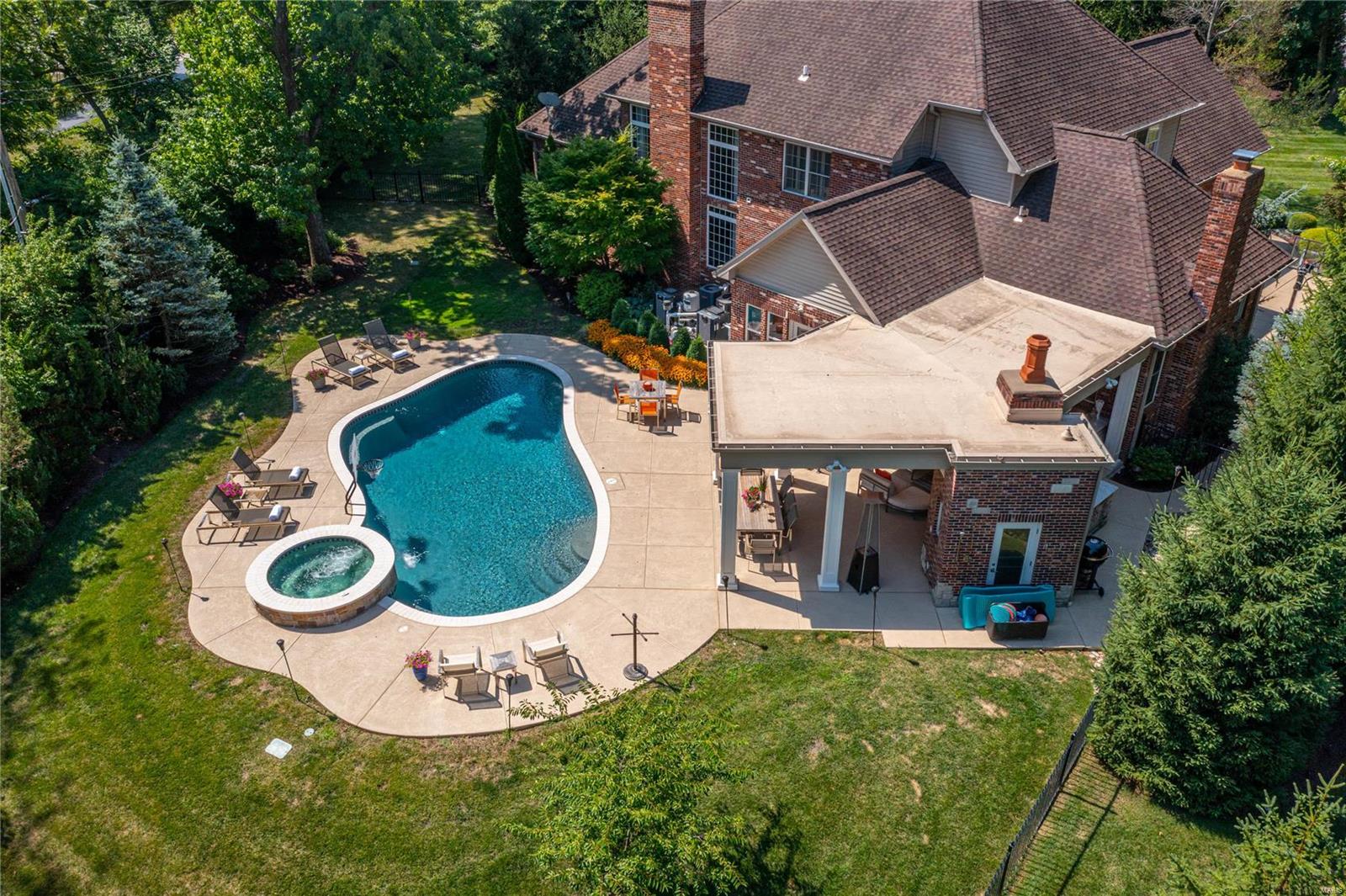 Town & Country Manor - Residential