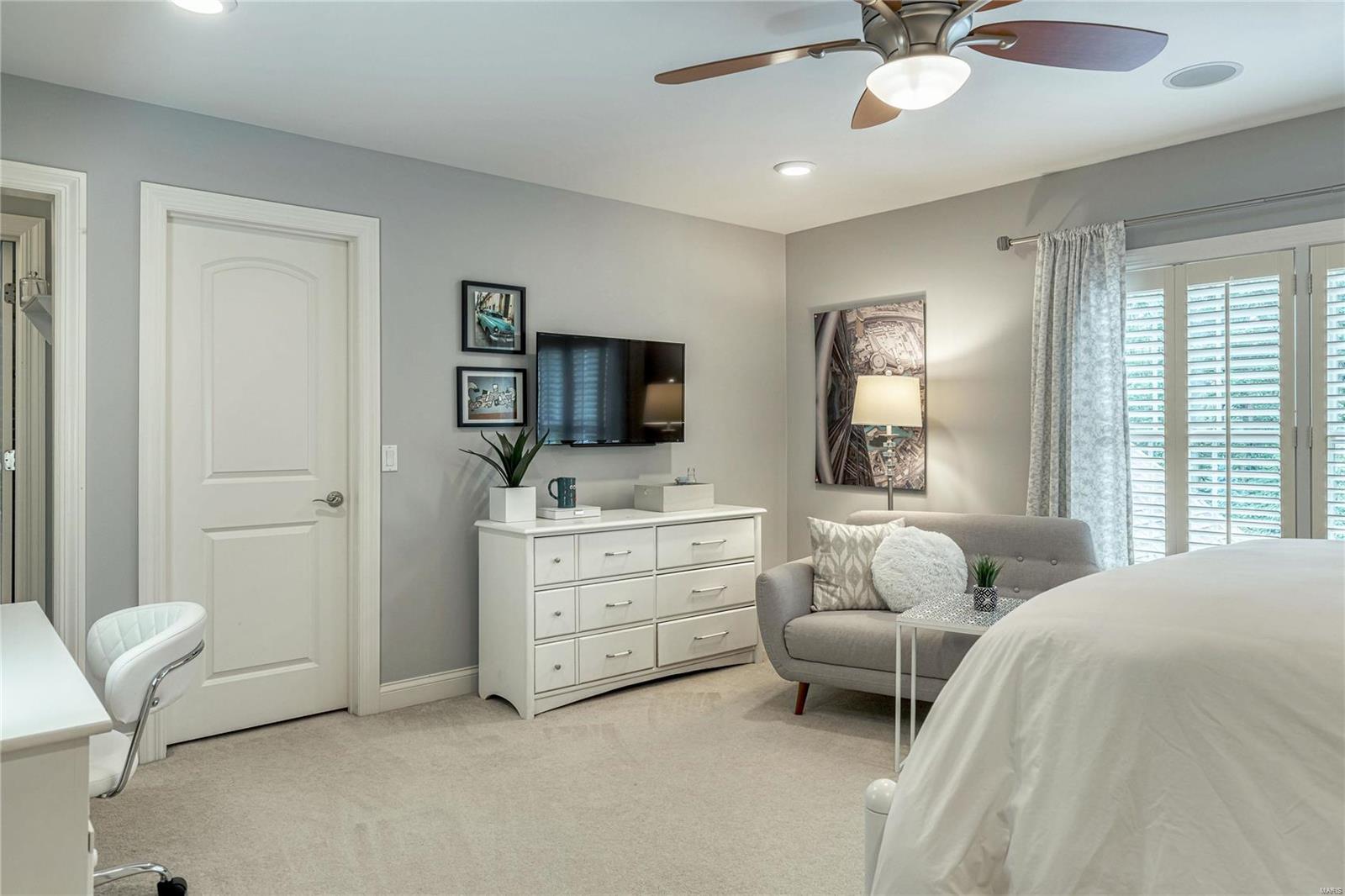 Town & Country Manor - Residential