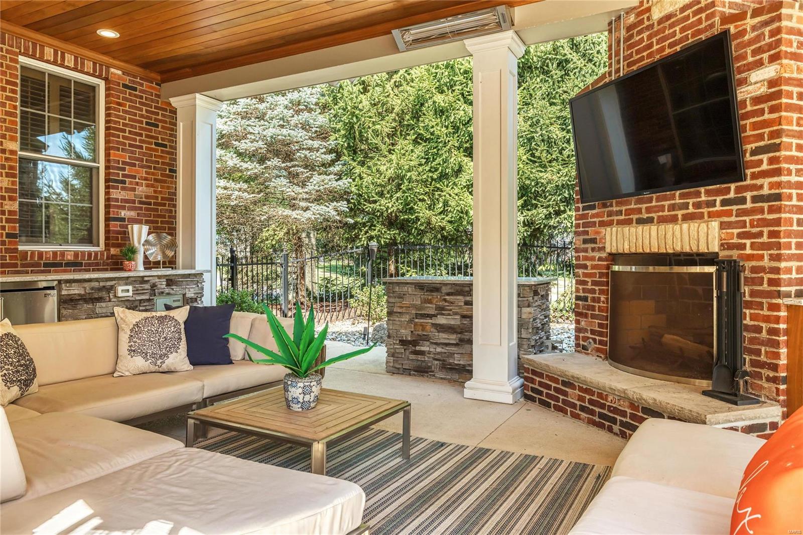 Town & Country Manor - Residential