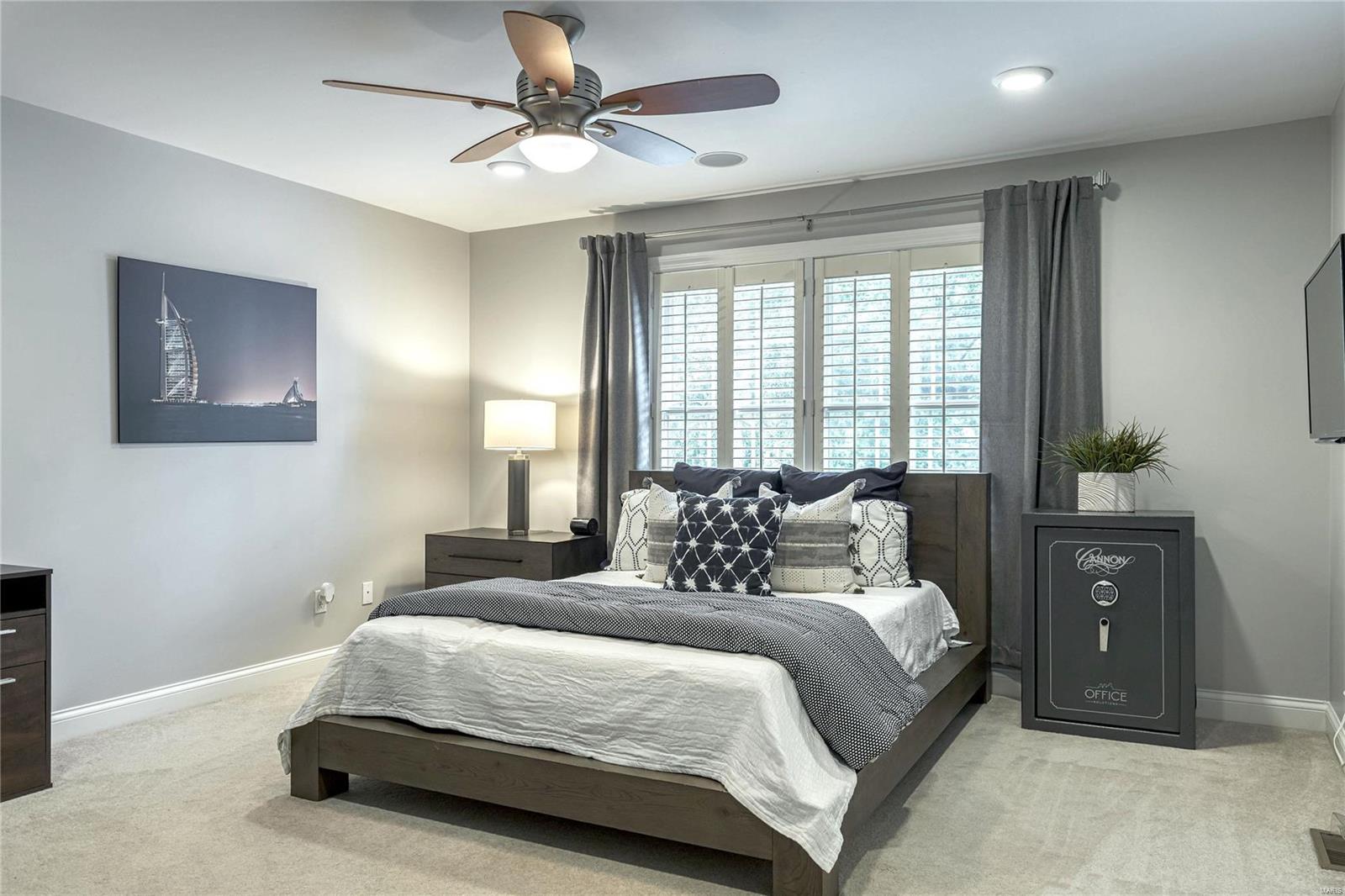 Town & Country Manor - Residential