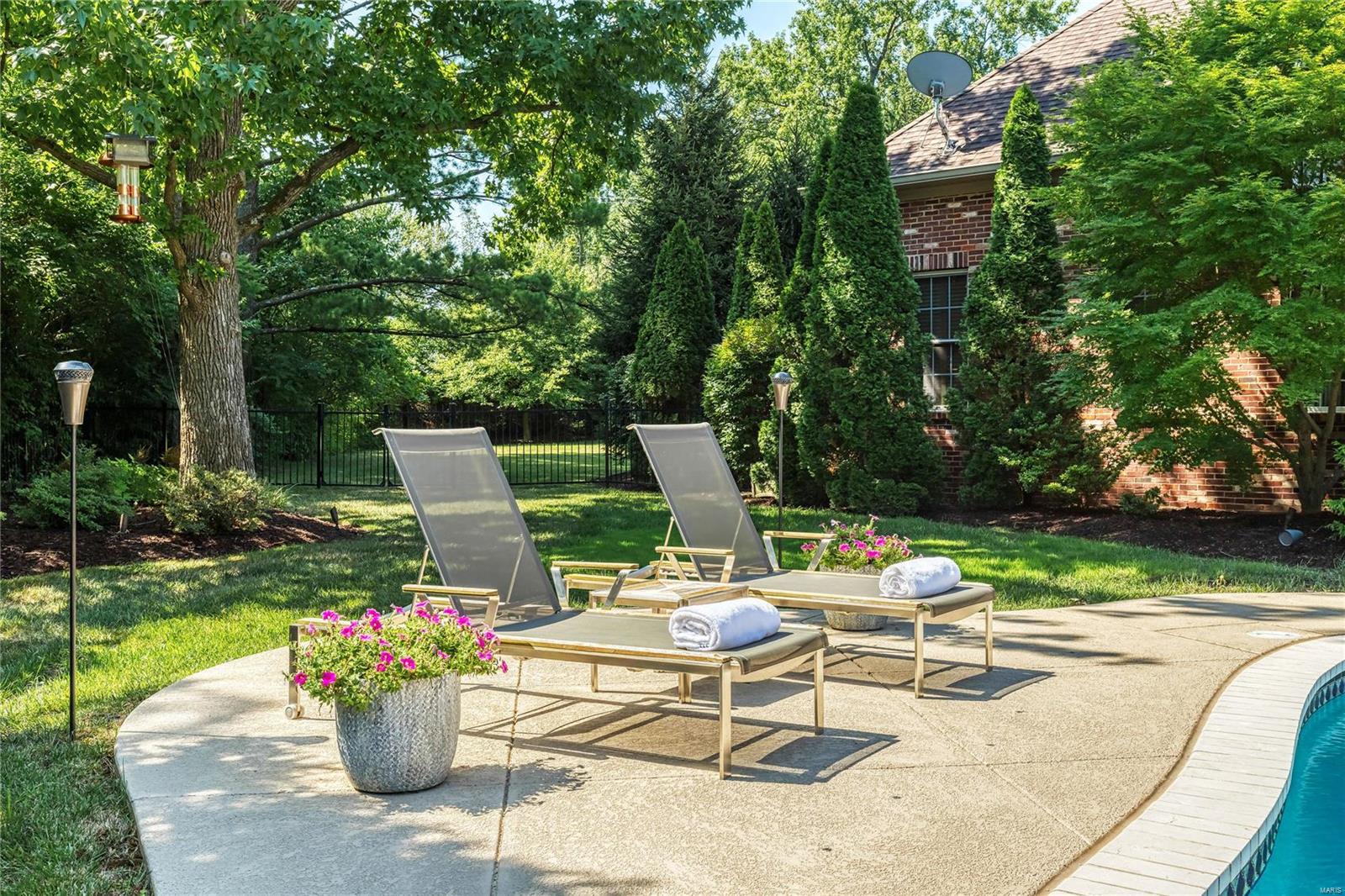 Town & Country Manor - Residential