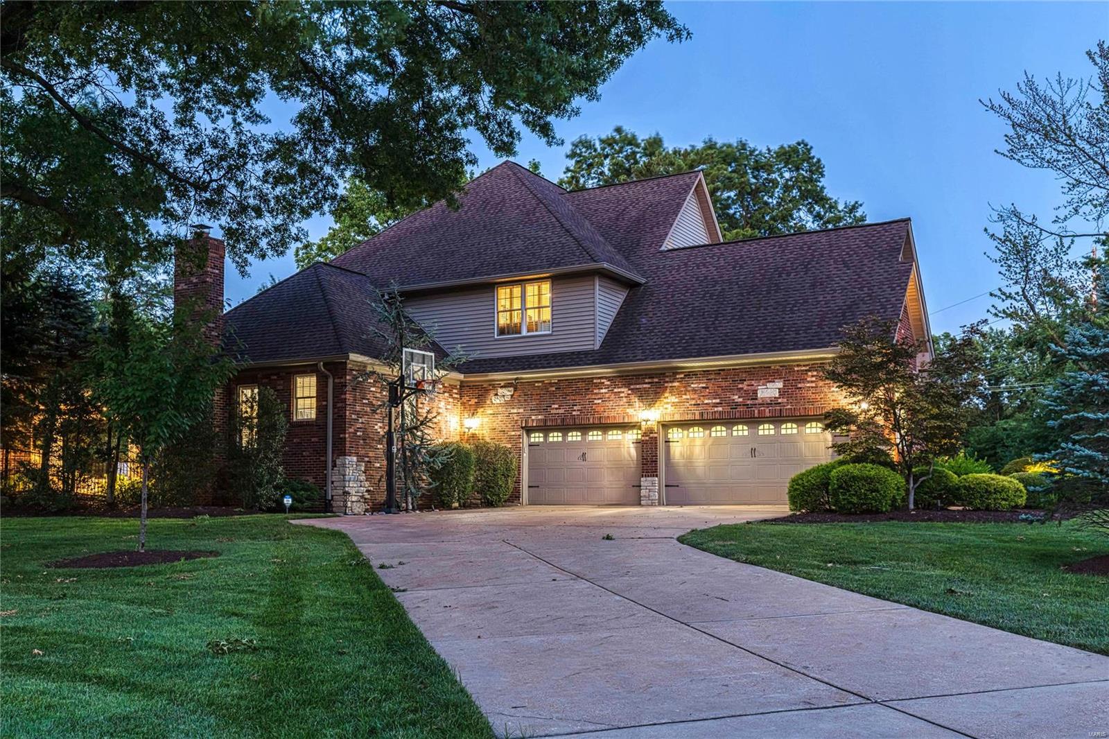 Town & Country Manor - Residential