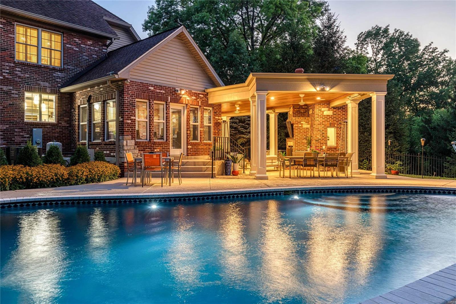 Town & Country Manor - Residential