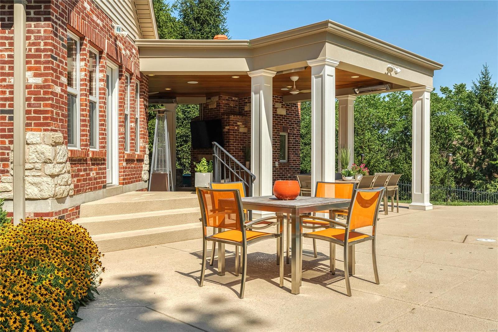 Town & Country Manor - Residential