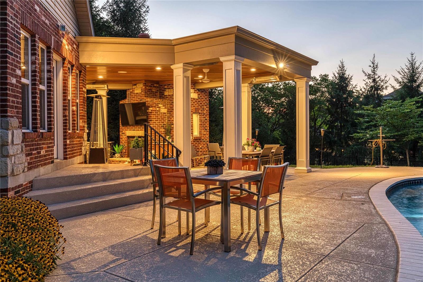 Town & Country Manor - Residential