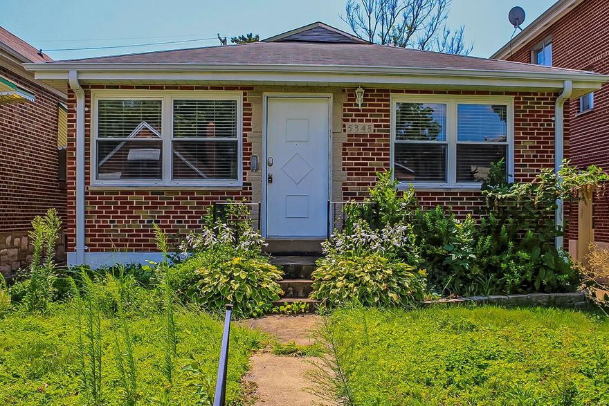 This Saint Louis one-story home offers a one-car garage.
