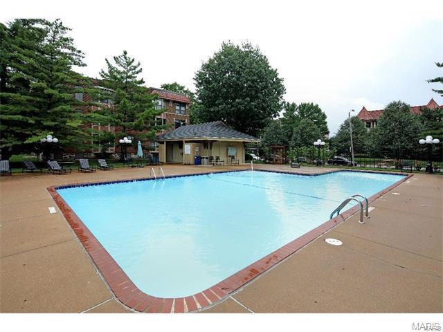 Traymoor 3 Condo - Residential