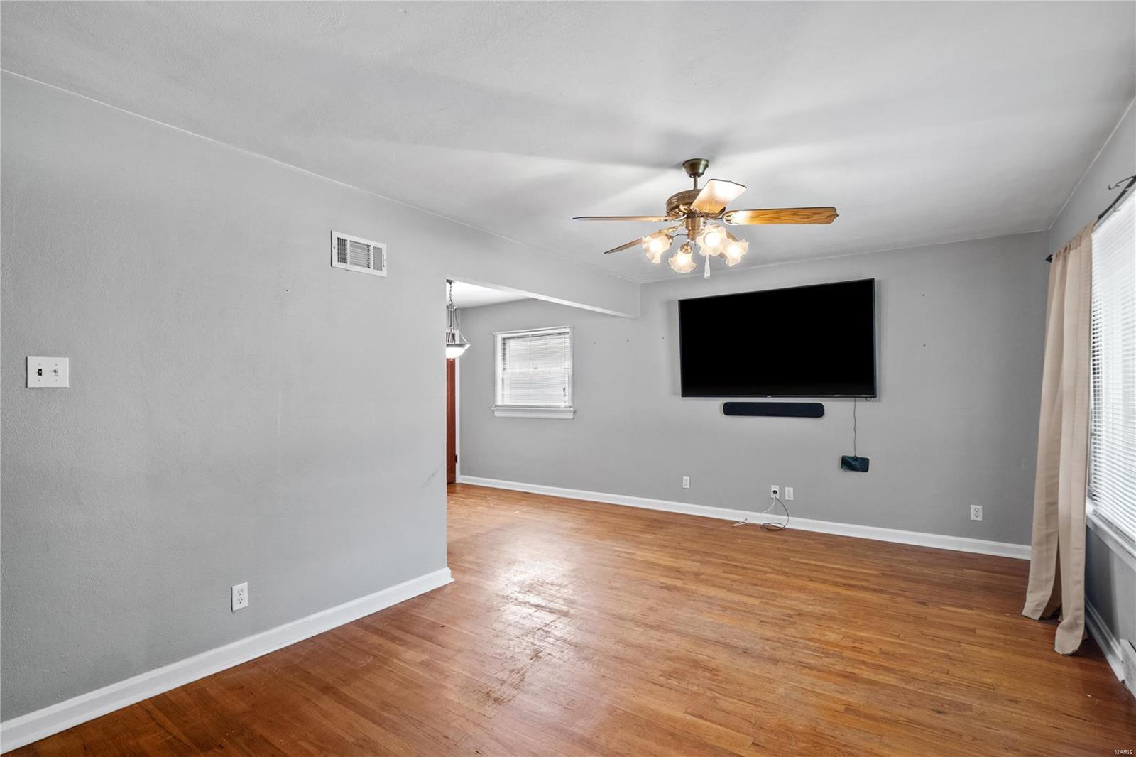 Webster Groves, Missouri 63119, United States, 2 Bedrooms Bedrooms, ,2 BathroomsBathrooms,Residential,Pending,57870