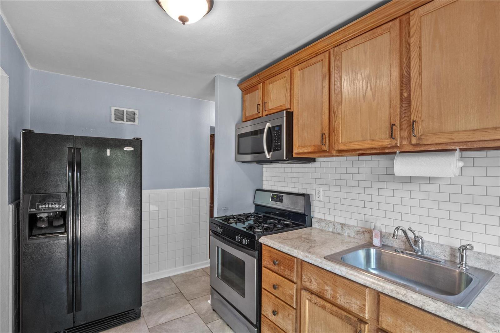 Webster Groves, Missouri 63119, United States, 2 Bedrooms Bedrooms, ,2 BathroomsBathrooms,Residential,Pending,57870