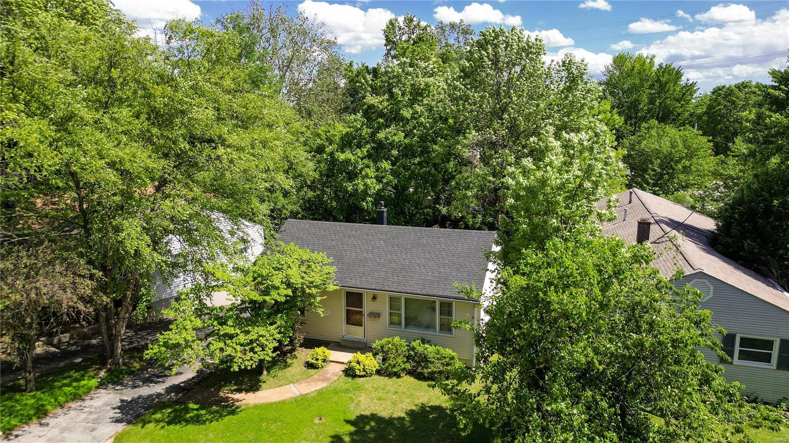 Webster Groves, Missouri 63119, United States, 2 Bedrooms Bedrooms, ,2 BathroomsBathrooms,Residential,Pending,57870