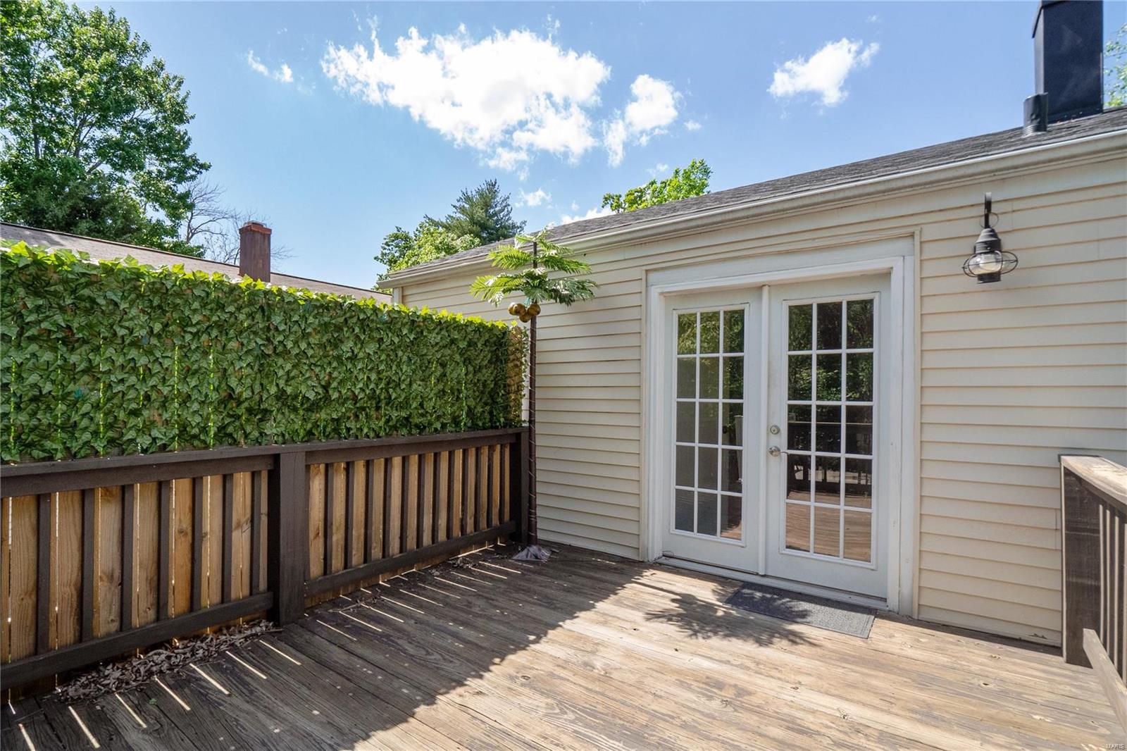 Webster Groves, Missouri 63119, United States, 2 Bedrooms Bedrooms, ,2 BathroomsBathrooms,Residential,Pending,57870