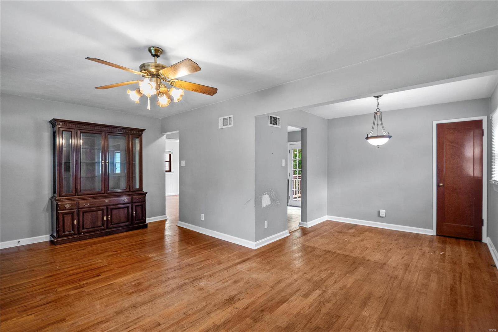 Webster Groves, Missouri 63119, United States, 2 Bedrooms Bedrooms, ,2 BathroomsBathrooms,Residential,Pending,57870