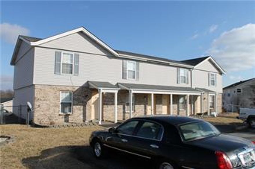 Investor's Dream!

Four buildings located in Warrenton, MO with high occupancy level! 

The 20 units consist of: 
12- 2 bedroom, 1 1/2 Bathroom townhouses (3- 4 unit buildings)
1 8-unit apartment building building with 1 bedroom/1 bathroom units

All units have washer and dryer hookup! This property has perimeter fence and privacy fence between townhouses!

If 1507 nd 1505 N commercial, St. Clair (MLS 17091916) & 2300 Donna Marie, 2301 Donna Marie, 2273 Pinta Dr., and 2274 Pinta Dr., Warrenton, MO. (MLS 18008497) are sold as a package the package price is 1,750,000.00.