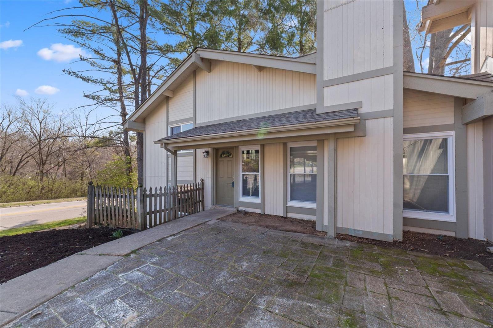 Rolling Hills Country Club Park Sec 1 - Residential Lease