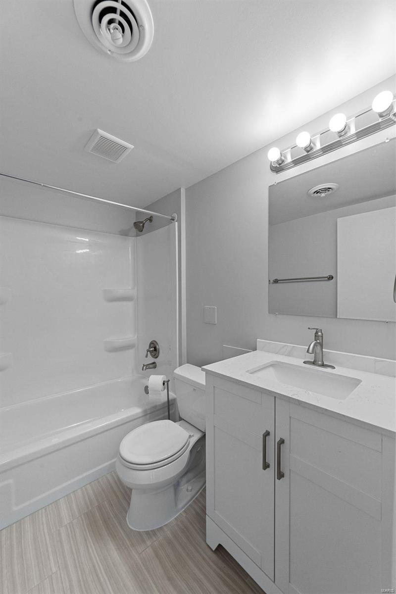 Rolling Hills Country Club Park Sec 1 - Residential Lease
