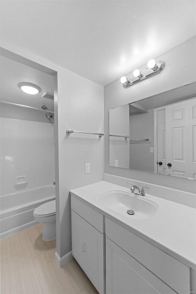 Rolling Hills Country Club Park Sec 1 - Residential Lease