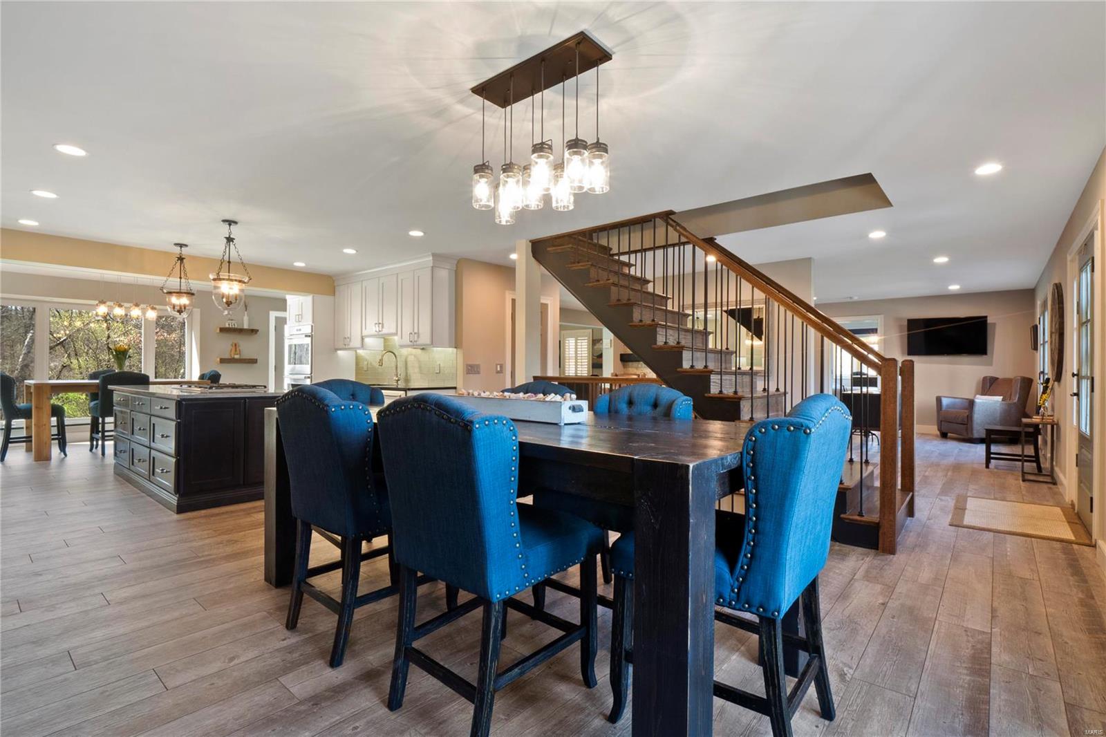 School Land Lt Pt 3 Lt Split Aka Two - Residential